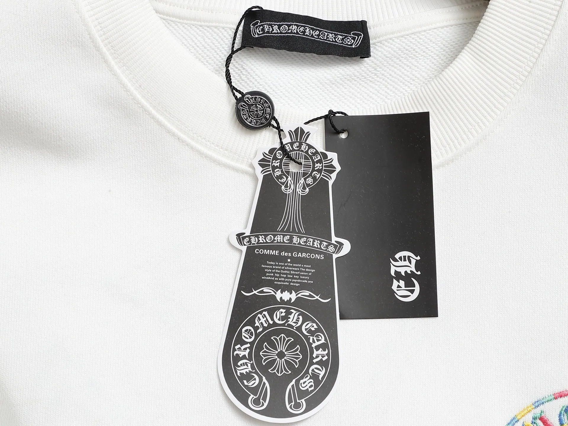 P250 Chrome hearts ch Chrome hearts cross horseshoe LOGO round-neck sweatshirt with thousands of needle embroidery crafts. Large version. Loose and stylish. The difference is the low version, the slim version, the upper body and the crotch. 100% commitment: top quality, not fast food. The highest version on the market. Top quality, 450 grams. 26 custom-dyed double yarn cotton, the same style for men and women, complete with three standards. Color: Black White Size: SMLXL